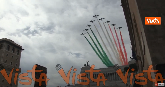 2 giugno, le Frecce Tricolori colorano il cielo di Roma, spettacolo a Piazza Venezia