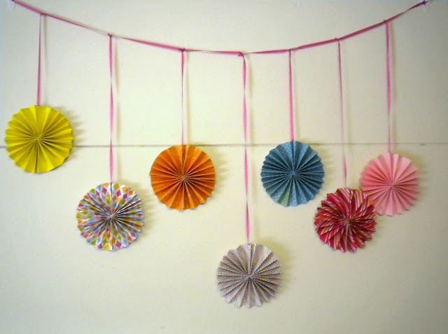 お誕生日会の飾り付け 折り紙から毛糸まで簡単手作りアイデア Izilook