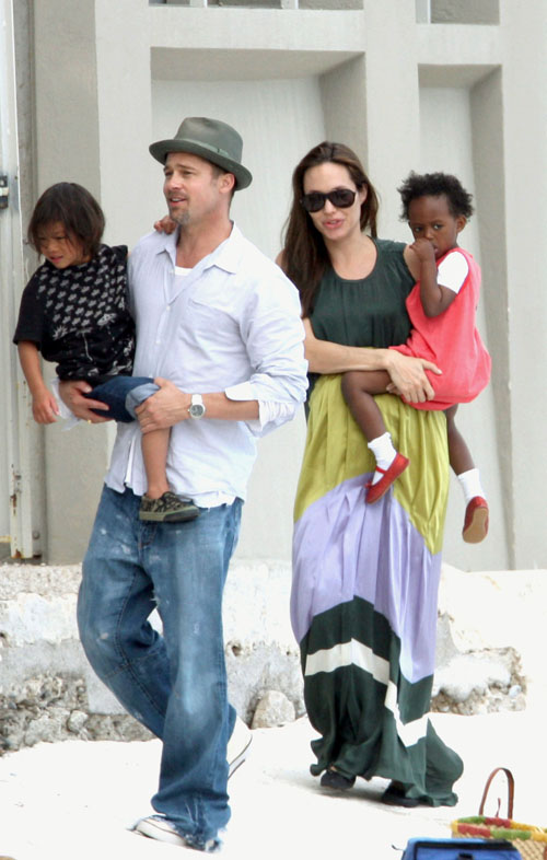 Angelina Jolie With Husband Brad Pitt and Kids