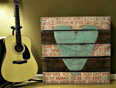 decorazione con cuore in pallet