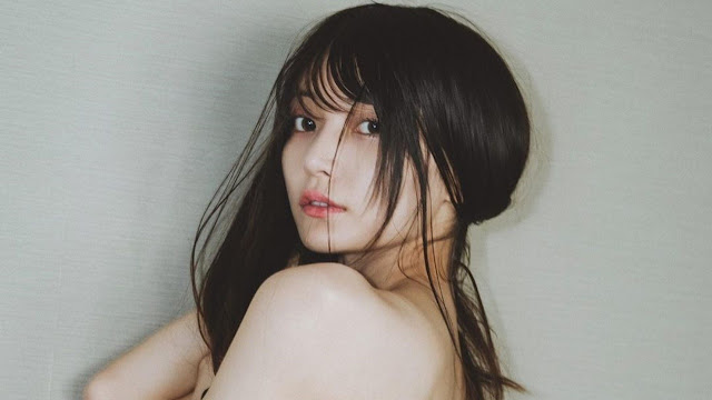 Sayaka Nitori 似鳥沙也加 – Cute Japanese Gravure Idol Topless Photoshoot