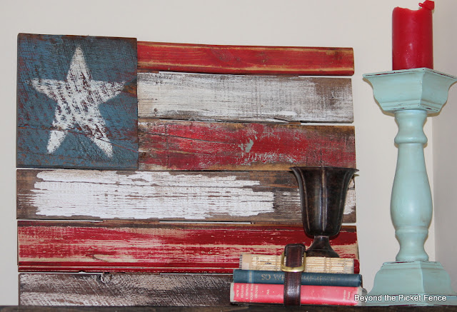 reclaimed wood favorite projects http://bec4-beyondthepicketfence.blogspot.com/2013/12/favorite-things-2013-and-linky-party.html