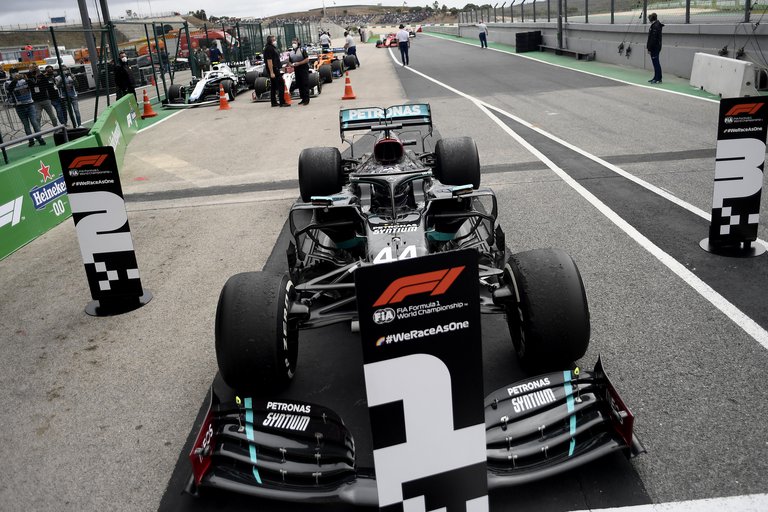 Fórmula 1: Lewis Hamilton batió el récord de Michael Schumacher y se acerca al séptimo título tras coronarse en Portugal