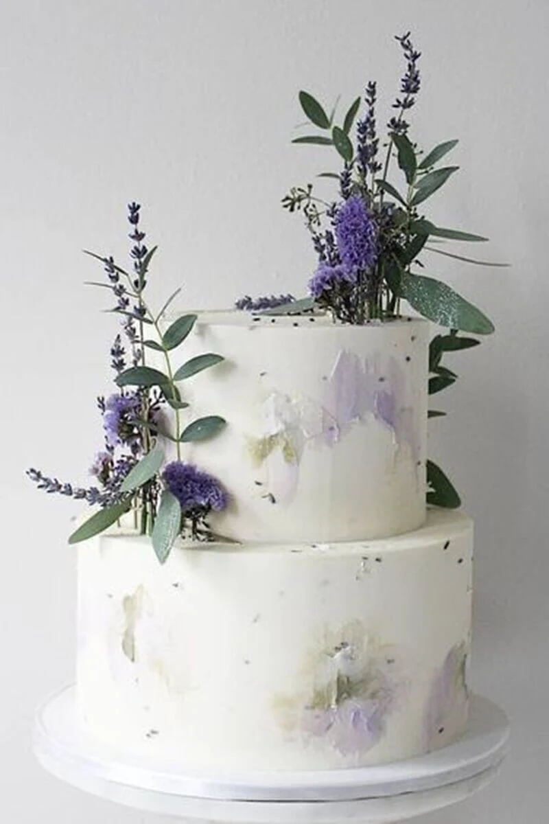 Decoração de Casamento Lavanda: Elegância e Romance em Tons de Roxo - bolo lavanda