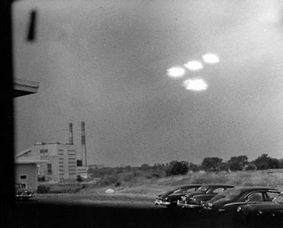 UFO Pictures - 138 Years of UFO Sightings 1870-2008 Seen On www.coolpicturegallery.net