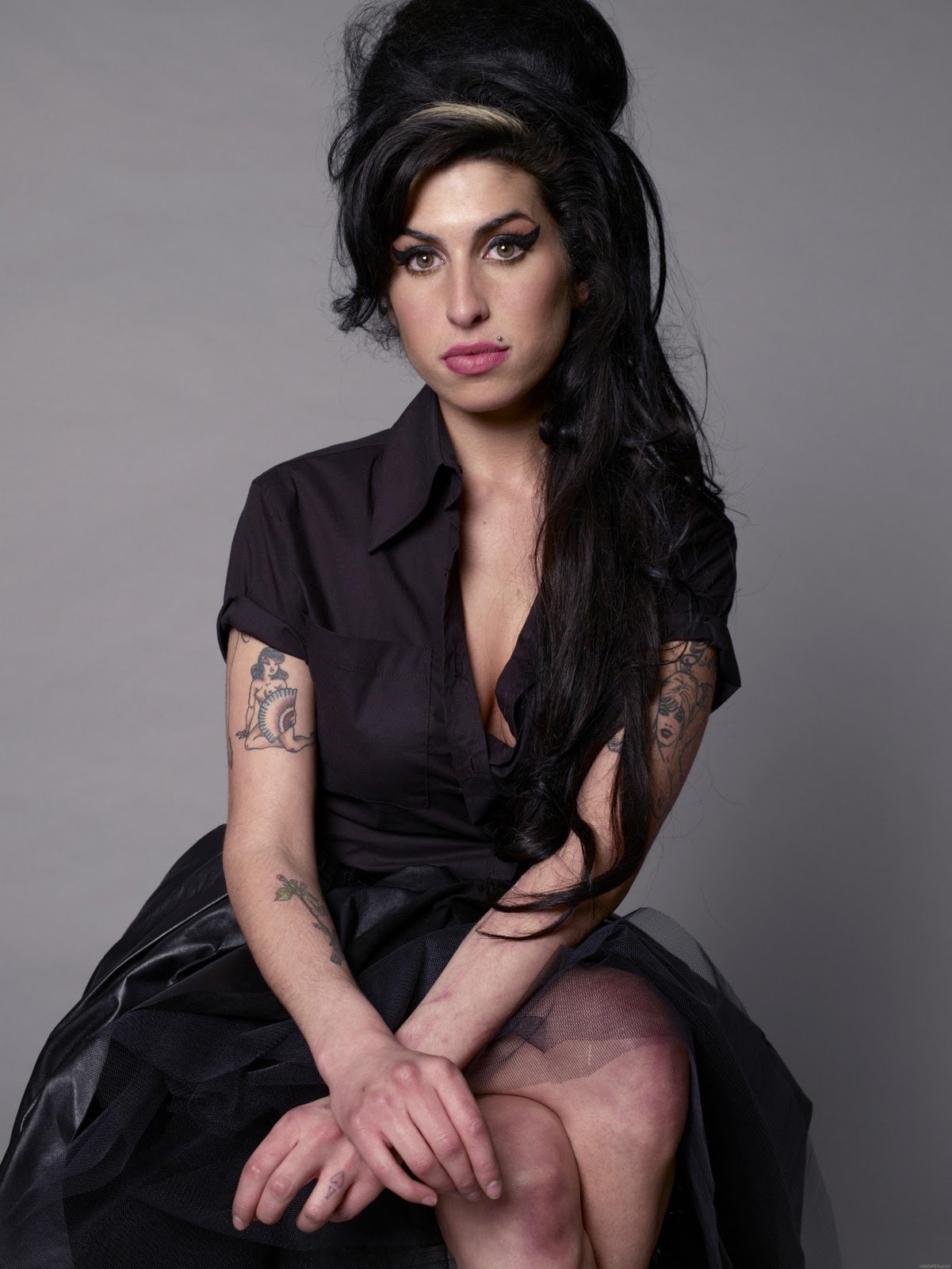 https://blogger.googleusercontent.com/img/b/R29vZ2xl/AVvXsEjCTKtcmsohJCK3ESziEFW_r2GPgqWnhv0461GWh45HitmnNVPXzN3bsxdI1341Z9HyxdELQJdYgtodx3OCctGkkyIglU9OuX0ZDeKYgFgmMPeUvjWMEhf0SmH91TyOpOwWnTcNGWfrTrAH/s1600/Amy_Winehouse_4.jpg