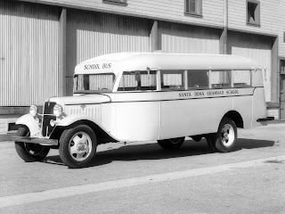 FORD tipo BB carrozado como autobús escolar.