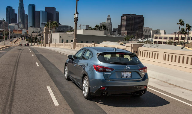 Rear 3/4 view of 2016 Mazda 3 S Five-Door Grand Touring