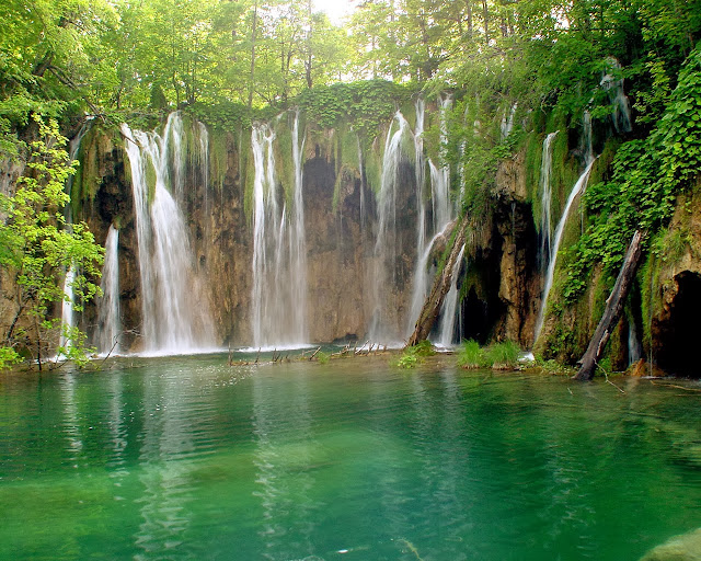 Beautiful 3D Nature WaterFall HD Wallpaper Free