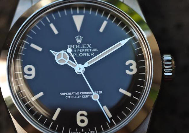 Las manos en la réplicas relojes Rolex Explorer de acero negro 39mm 214270 1