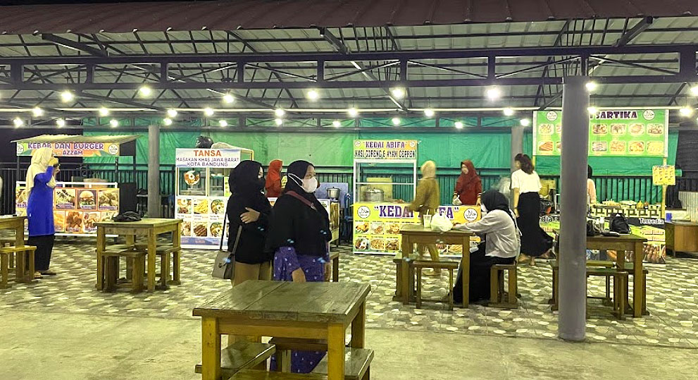 Tempat Santai dan Aneka Kuliner di Mall Star Market Sekadau