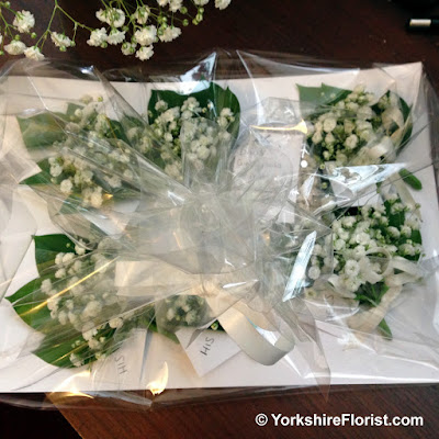  gypsophila buttonholes free confetti labels and wrapping