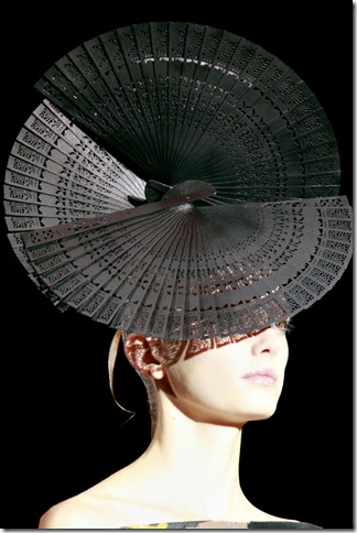 Armani Privé Fall 2011 X Philip Treacy (9)