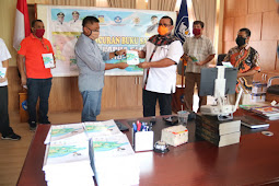 Christian Sohilait  Luncurkan Buku Saku Anak Papua Terkait COVID-19 dengan Bahasa Lokal
