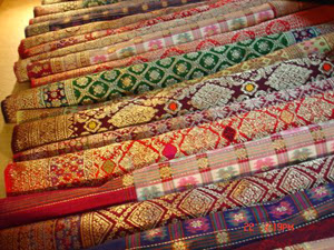 Kisah Sukses Fauziah dengan Kain Songket