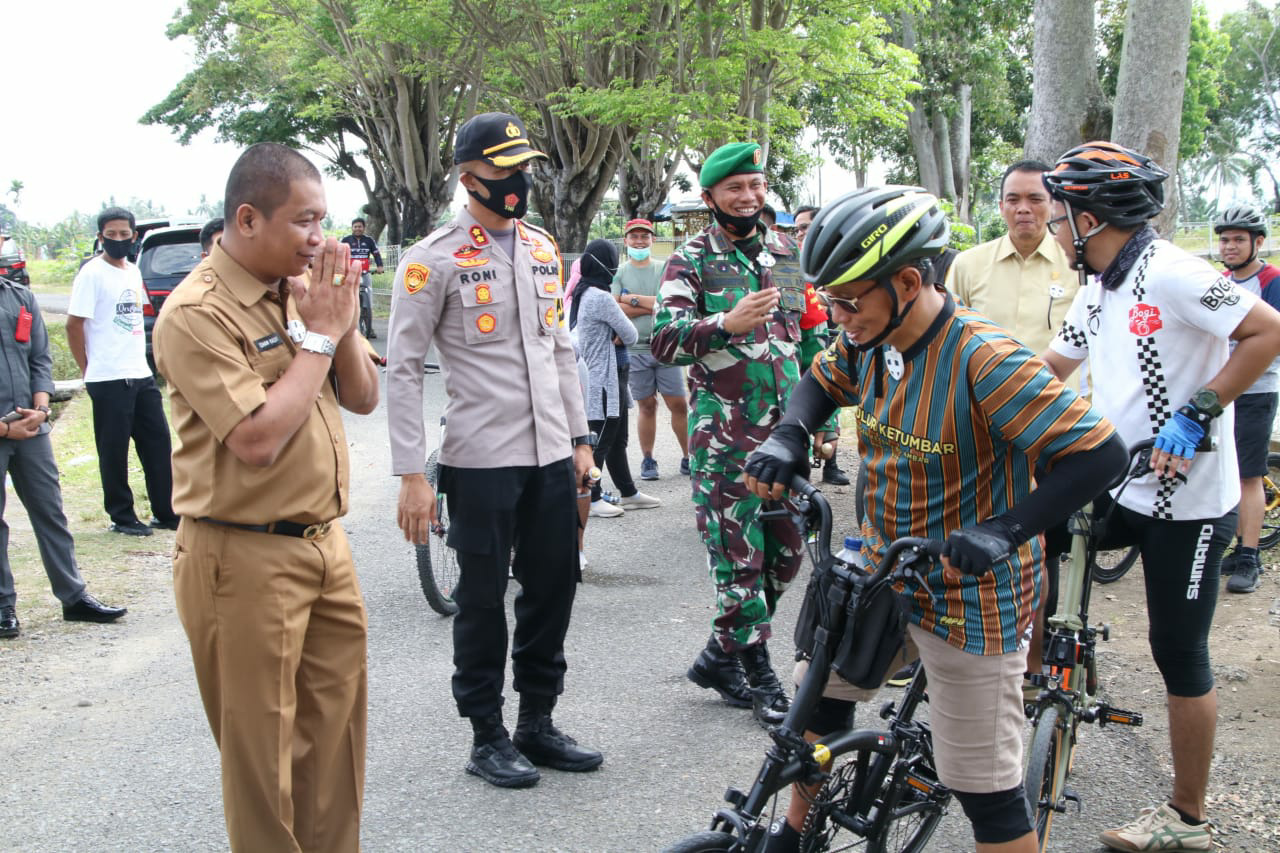 Kepala Perwakilan BPK Provinsi Sulsel gowes berkeliling kota Soppeng 