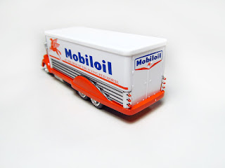 Hot Wheels HWC  Mobil Oil ford c.o.e. truck