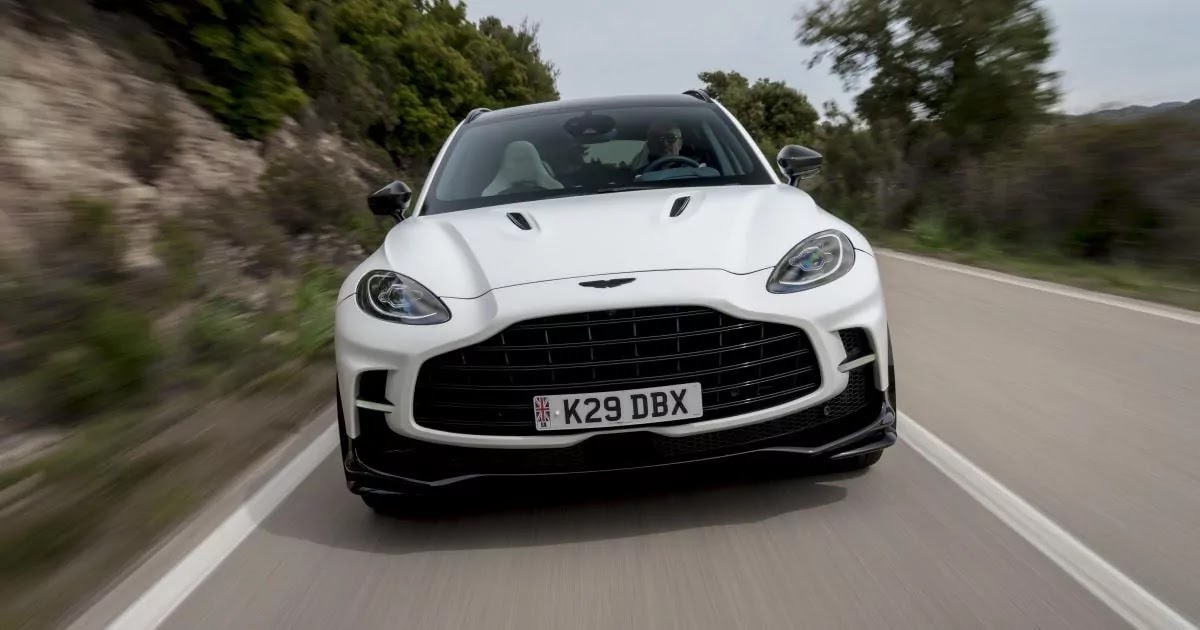 Aston Martin Considers a Lightweight Version of the DBX707 SUV