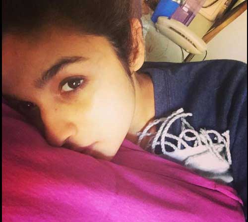 Bollywood Actresses and Their OFF bed early morning look - Alia Bhatt