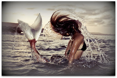 Фото: играющая русалка