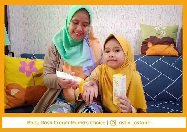 Memberikan Salep Biang Keringat Baby Rash Cream Mama's Choice saat Anak Mengalami Biang Keringat