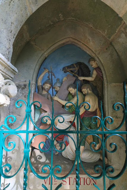 Way of the cross. Standing. Seventh. Rocamadour. France. Крестный путь. Стояния. Седьмое. Рокамадур. Франция.