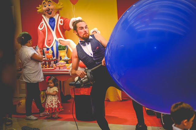 Festa tematica circo com artistas de Humor e Circo para aniversario de um ano
