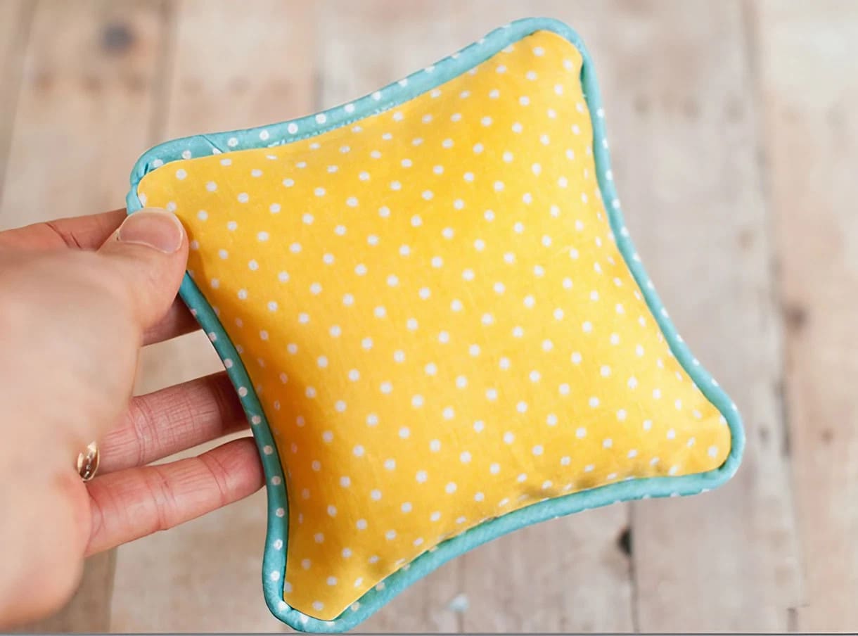 Tutorial - How to Make a Piped Pincushion