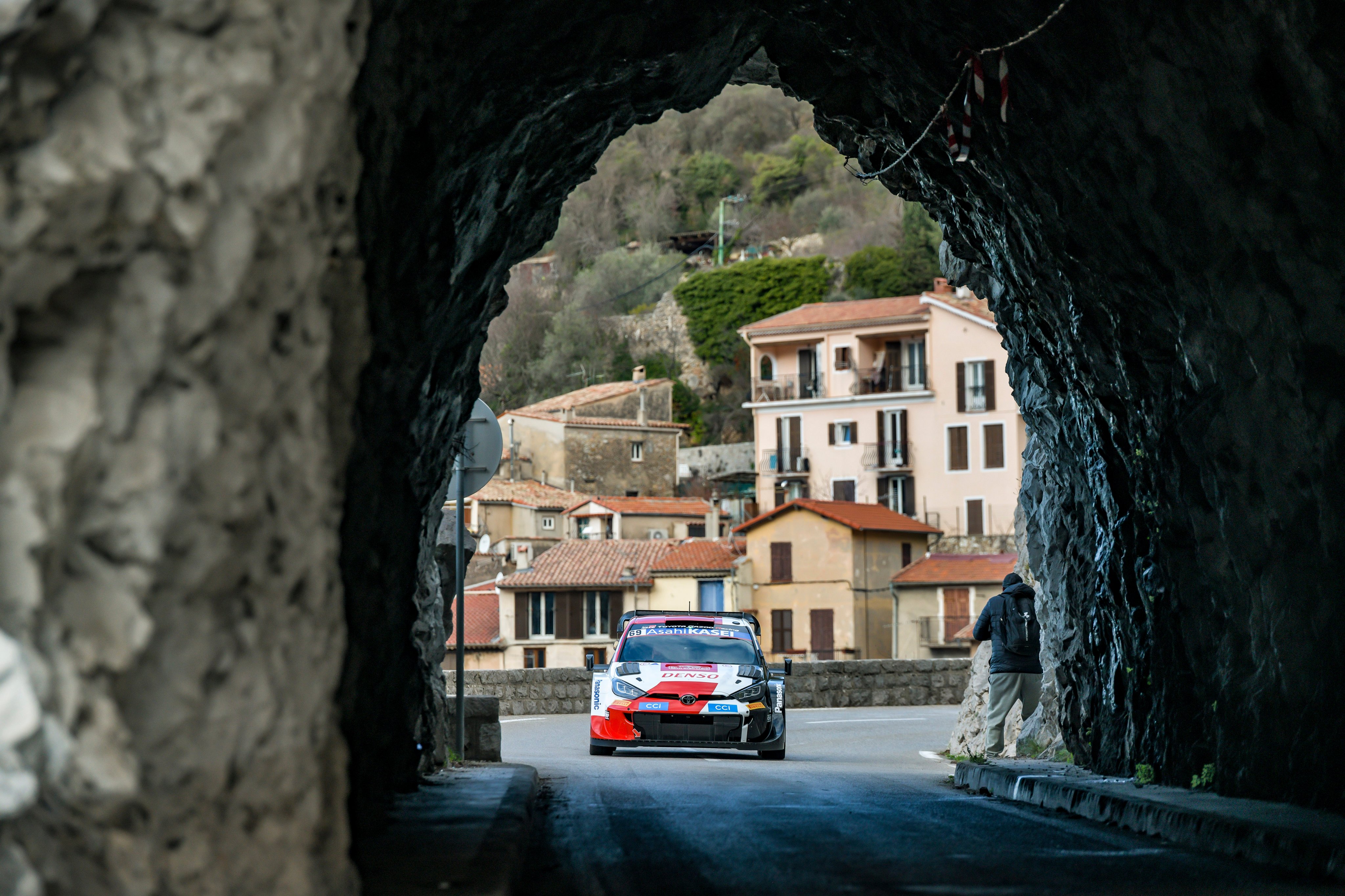 WRC 2023: Sebastien Ogier domina las tandas matutinas del viernes del Rally de Montecarlo