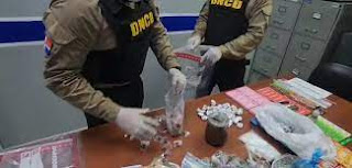Desmantelan punto de drogas en Puerto Plata, arrestan supuesto dueño y les incautan armas y dinero