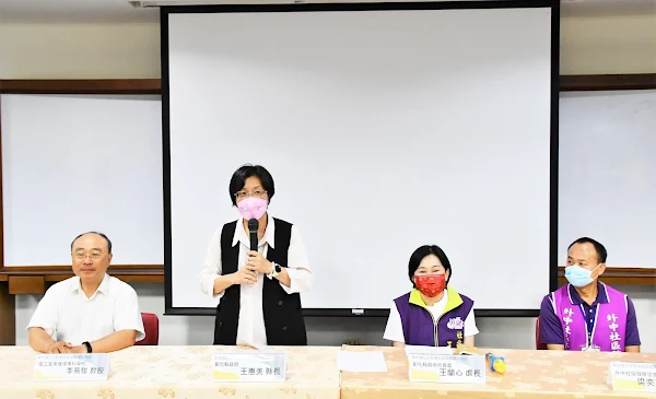 ▲彰化縣長王惠美出席勉勵且頒發結業證書及全勤獎。（記者林明佑翻攝）