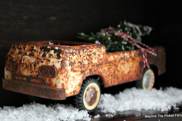 old truck, rust, christmas tree, fake snow, https://goo.gl/xpejCP