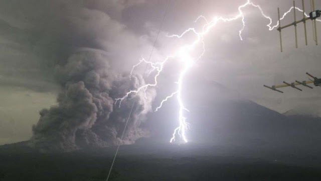 Tengah Malam, Gunung Semeru Sempat Naik Status Jadi Siaga