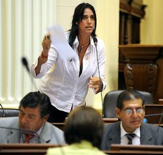 Gabriela Pérez del Solar en el Congreso de la República peruana