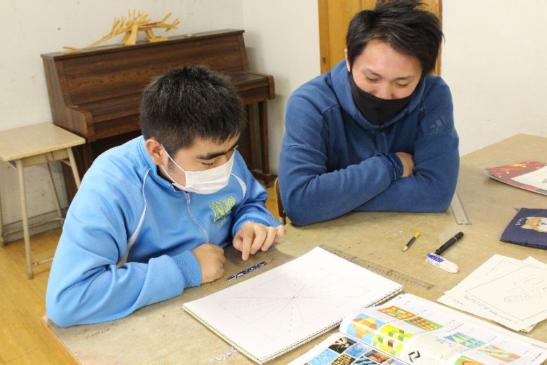 函館市立臼尻中学校ブログ 美術の授業にお邪魔しました