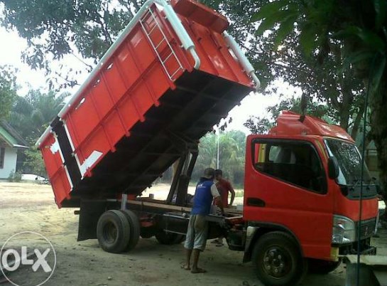 dump truck bekas jawa timur WARNA MERAH