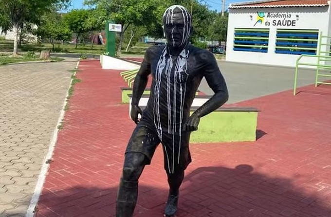 Após recomendação do MP-BA, estátua em homenagem a Daniel Alves é retirada da cidade