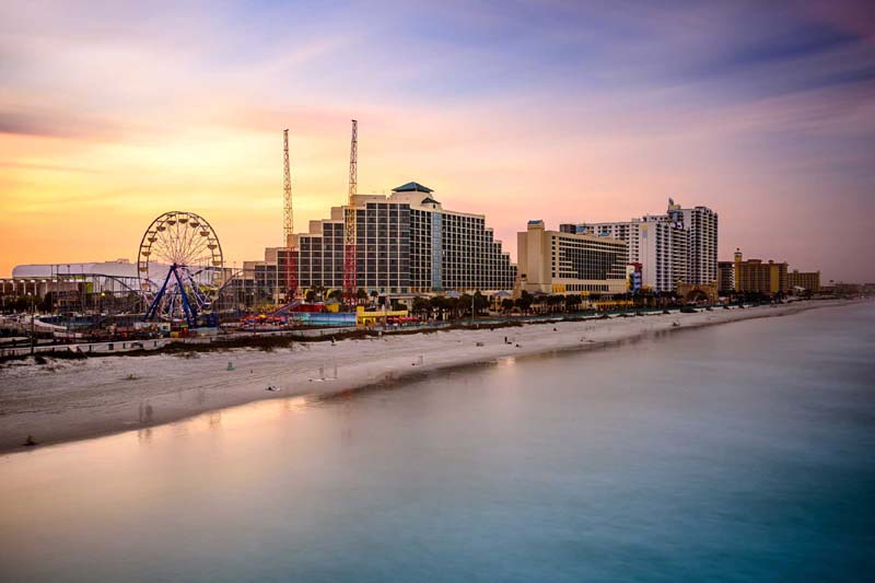 6 Best East Coast Road Trips for Fascinating History, Beautiful Beaches, and Delicious Seafood