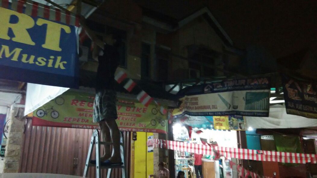 FIVE FOURTEEN: Warga Mulai Pasang Pernak-Pernik HUT 