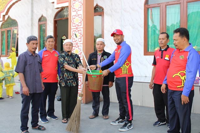 Lapas Siborongborong Kanwil Kumham Sumut Laksanakan Bakti Sosial Membersihkan Rumah Ibadah Jelang HDKD Ke-77