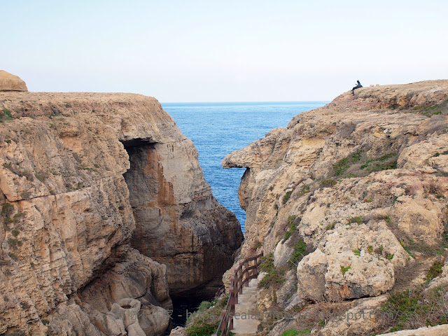 Wied Il-Mielaħ 石窗對面的小路