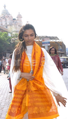 Deepika Padukone At Siddhi Vinay Temple1