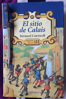 Portada del libro El sitio de Calais, de Bernard Cornwell