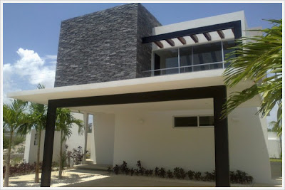 fachada de casa contemporanea con aplicaciones de piedra decorativa