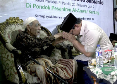 Prabowo Mohon Doa Restu Untuk Berjuang, Sungkem Tangan KH Maimun Zubair