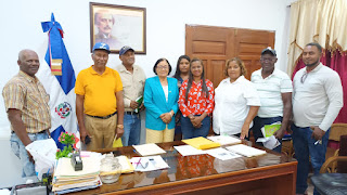 Gobernadora Genara G. Marmolejos sigue trabajando en beneficio de la Provincia Barahona.