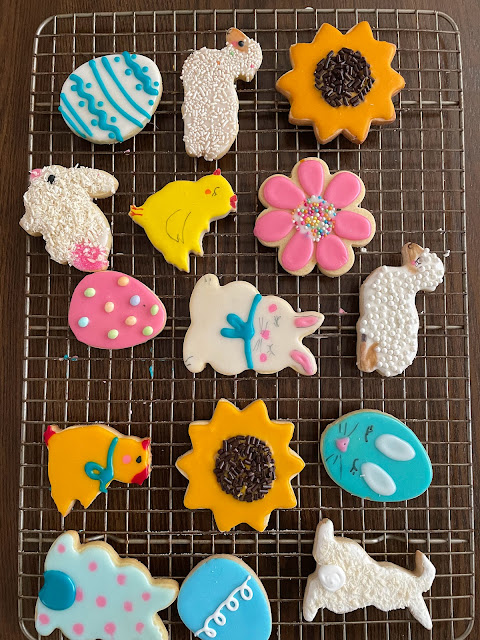 Easter cookies, Easter cookie decorating ideas, Easter desserts, Galletas de paschal, galletas glazeadas, glazed cookies, icing cookies,