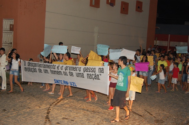 Estudantes reprovam participação de políticos no protesto realizado em Umarizal