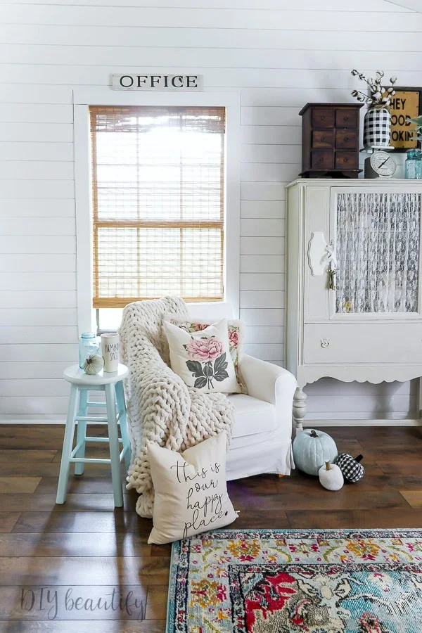 shiplap wall, farmhouse floors and boho rug