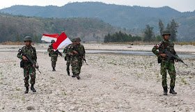 Foto Patroli Penjaga Perbatasan Indonesia - Timor Leste